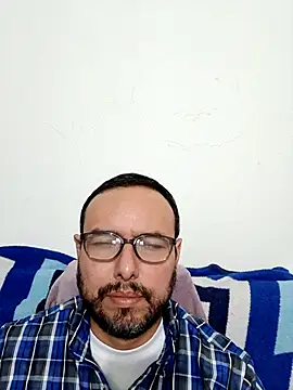 Snapshot of ElSunEagle chatting on 01-11-26, 09:20 ElSunEagle online show from 01-11-26, 09:20