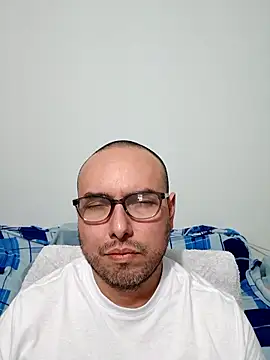 Snapshot of ElSunEagle chatting on 02-07-26, 04:05 ElSunEagle online show from 02-07-26, 04:05