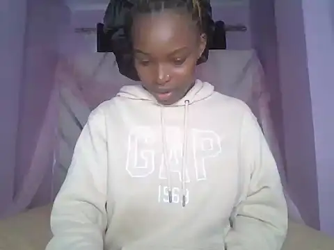 Pretty-queen123 online show from 09-13-25, 02:06