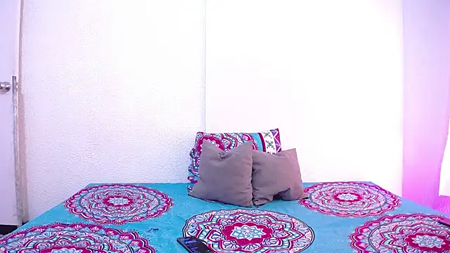 Snapshot of _joanne_and_oliver_ chatting on 11-25-25, 06:08 joanne and oliver online show from 11-25-25, 06:08