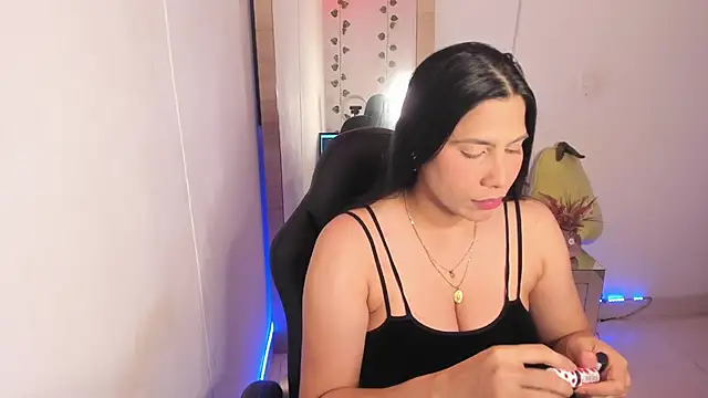 Snapshot of hellensexy chatting on 02-10-25, 08:53 hellensexy online show from 02-10-25, 08:53