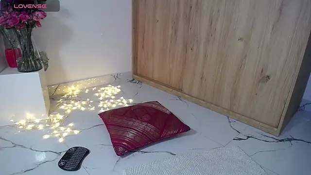 Snapshot of _Lalaa chatting on 01-28-25, 10:34  Lalaa online show from 01-28-25, 10:34