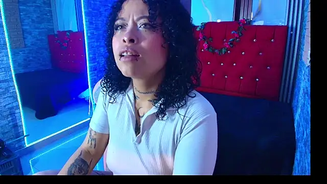 miahernadez303av online show from 11-18-25, 03:23