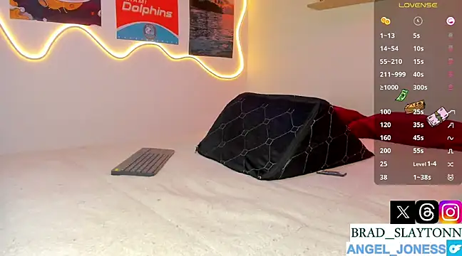 Snapshot of Brad-Slayton chatting on 03-18-25, 09:21 Brad-Slayton online show from 03-18-25, 09:21