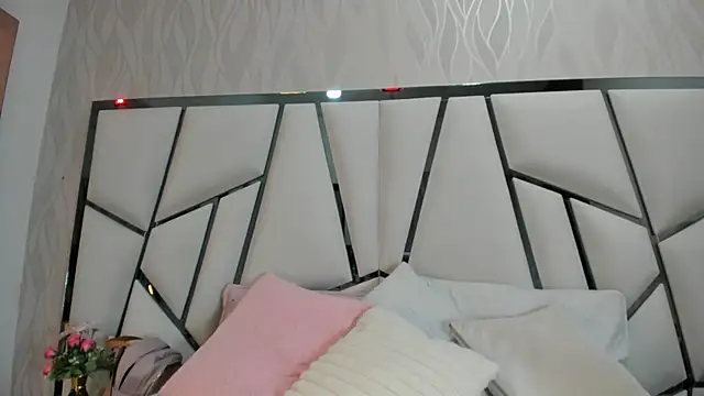  aurora18  online show from 10-22-25, 03:07