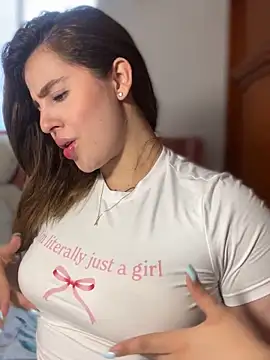 ValerieHilton online show from 03-13-25, 10:32