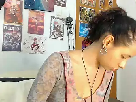 kiaraleono1302 online show from 12-16-25, 01:21