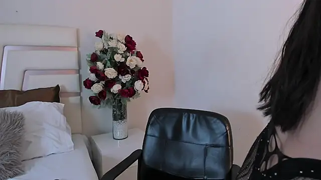 CamilaSofiia online show from 02-11-25, 07:27