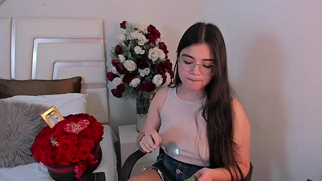 CamilaSofiia online show from 02-15-25, 06:12