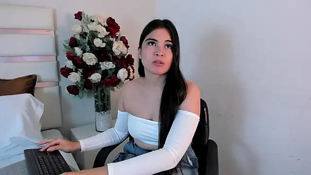 CamilaSofiia online show from 03-05-25, 12:59