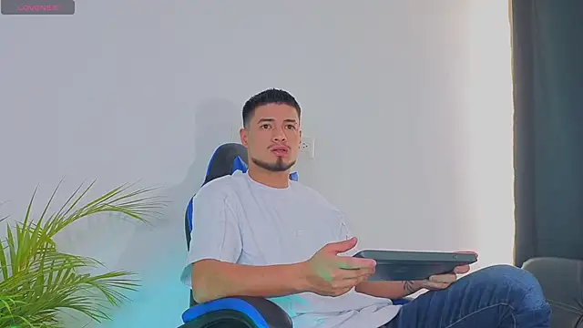 EdwardRoss  online show from 10-19-25, 04:29