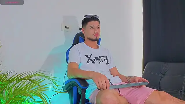 EdwardRoss  online show from 11-02-25, 08:33