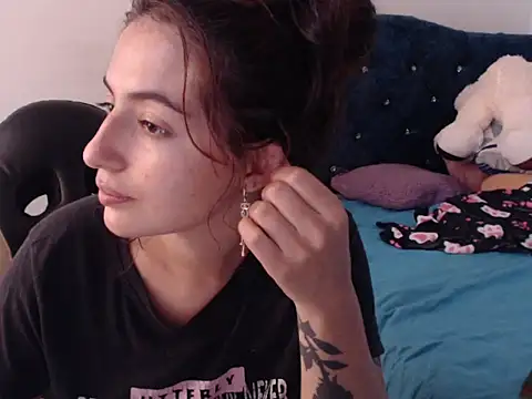 Kate lorens9 online show from 01-16-25, 05:12