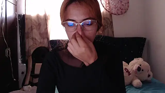 Kate lorens9 online show from 10-18-25, 04:19