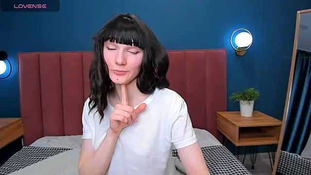 Snapshot of Lili_flowerr chatting on 03-12-25, 03:02 Lili flowerr online show from 03-12-25, 03:02