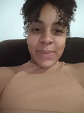 Snapshot of Julia_Pretinha chatting on 12-15-25, 01:04 Julia Pretinha online show from 12-15-25, 01:04