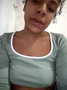 Julia Pretinha online show from 04-04-26, 01:15