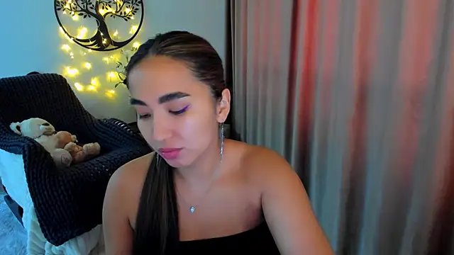 Snapshot of worldofkim chatting on 02-25-26, 10:03 worldofkim online show from 02-25-26, 10:03