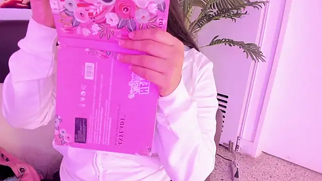 Snapshot of Miia_Thompsonn chatting on 12-27-24, 03:09 Miia Thompsonn online show from 12-27-24, 03:09