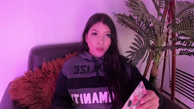 Snapshot of Miia_Thompsonn chatting on 01-22-25, 03:09 Miia Thompsonn online show from 01-22-25, 03:09