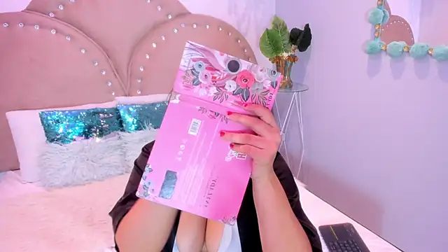 Snapshot of Miia_Thompsonn chatting on 09-30-25, 03:22 Miia Thompsonn online show from 09-30-25, 03:22