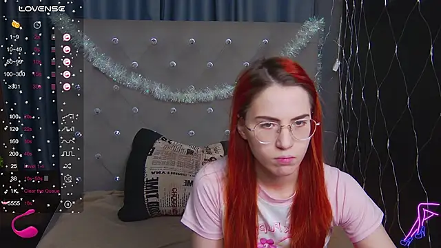 Snapshot of EmilyKents chatting on 12-27-24, 01:22 EmilyKents online show from 12-27-24, 01:22