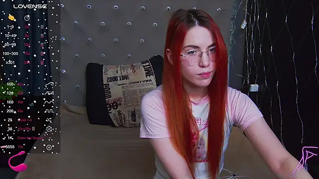 Snapshot of EmilyKents chatting on 01-10-25, 04:44 EmilyKents online show from 01-10-25, 04:44