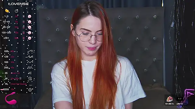 Snapshot of EmilyKents chatting on 02-04-25, 04:37 EmilyKents online show from 02-04-25, 04:37