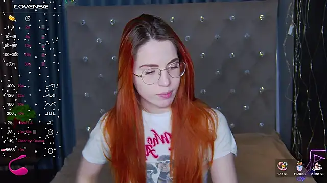 Snapshot of EmilyKents chatting on 02-12-25, 01:41 EmilyKents online show from 02-12-25, 01:41