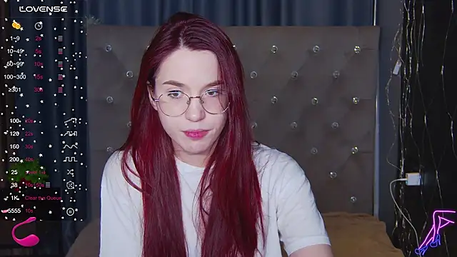 Snapshot of EmilyKents chatting on 02-18-25, 05:09 EmilyKents online show from 02-18-25, 05:09