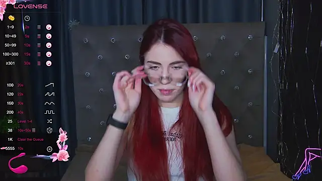Snapshot of EmilyKents chatting on 03-03-25, 01:42 EmilyKents online show from 03-03-25, 01:42