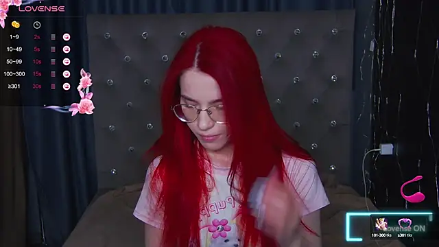 Snapshot of EmilyKents chatting on 09-22-25, 01:51 EmilyKents online show from 09-22-25, 01:51
