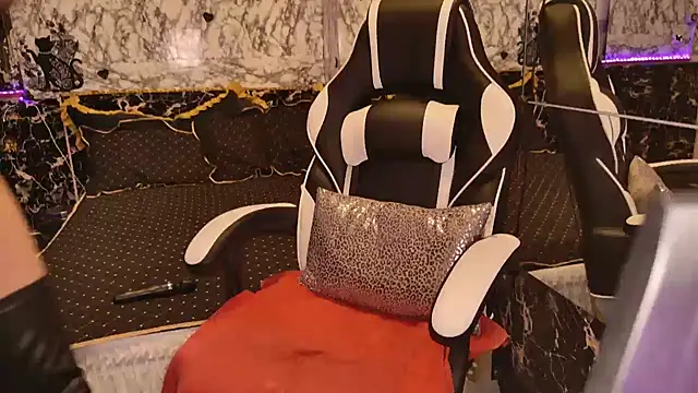 Luiza Hammer online show from 03-17-25, 11:21