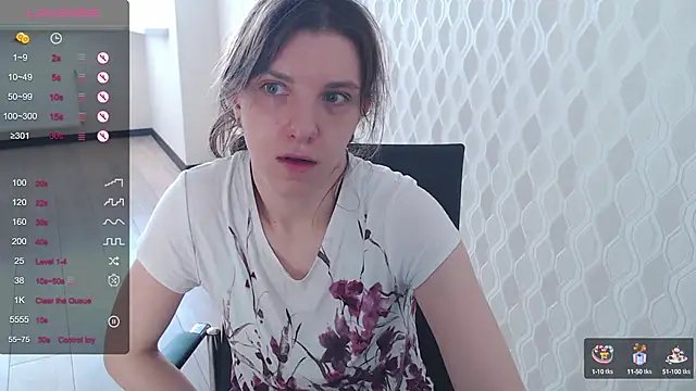 Snapshot of LisaHeart chatting on 01-06-25, 10:57 LisaHeart online show from 01-06-25, 10:57