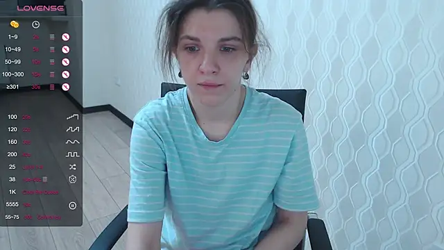 Snapshot of LisaHeart chatting on 01-27-25, 09:00 LisaHeart online show from 01-27-25, 09:00