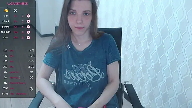 Snapshot of LisaHeart chatting on 03-20-25, 11:12 LisaHeart online show from 03-20-25, 11:12