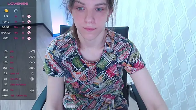 Snapshot of LisaHeart chatting on 03-23-25, 12:15 LisaHeart online show from 03-23-25, 12:15