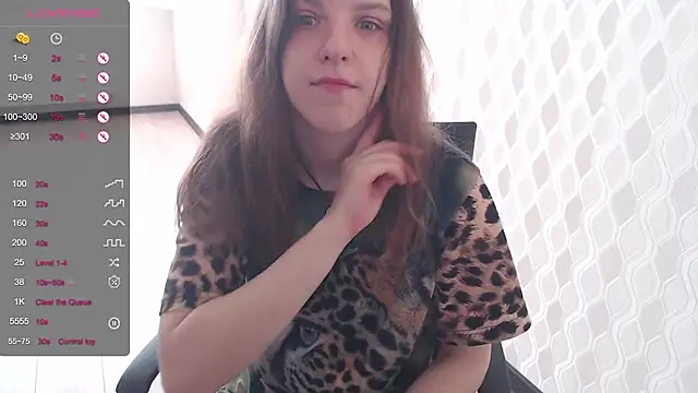 Snapshot of LisaHeart chatting on 09-11-25, 01:44 LisaHeart online show from 09-11-25, 01:44