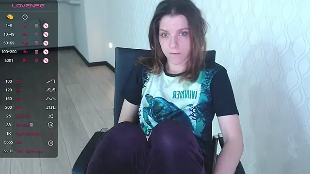 Snapshot of LisaHeart chatting on 10-06-25, 01:03 LisaHeart online show from 10-06-25, 01:03