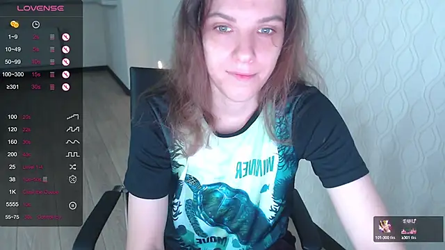 Snapshot of LisaHeart chatting on 10-06-25, 06:05 LisaHeart online show from 10-06-25, 06:05