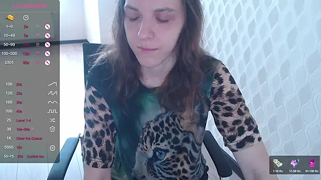 Snapshot of LisaHeart chatting on 10-10-25, 05:39 LisaHeart online show from 10-10-25, 05:39