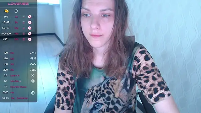 Snapshot of LisaHeart chatting on 10-11-25, 01:31 LisaHeart online show from 10-11-25, 01:31