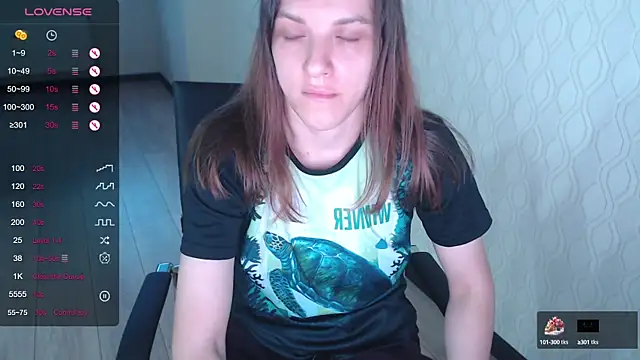 Snapshot of LisaHeart chatting on 10-13-25, 02:06 LisaHeart online show from 10-13-25, 02:06