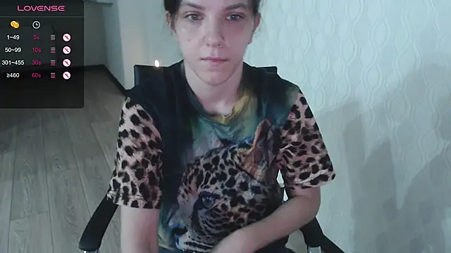 Snapshot of LisaHeart chatting on 10-27-25, 03:49 LisaHeart online show from 10-27-25, 03:49