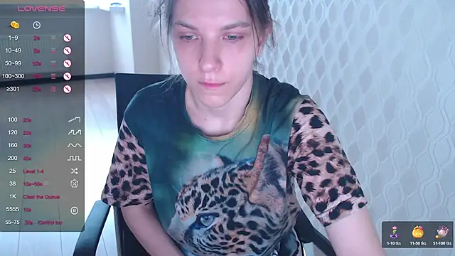 Snapshot of LisaHeart chatting on 11-17-25, 08:31 LisaHeart online show from 11-17-25, 08:31