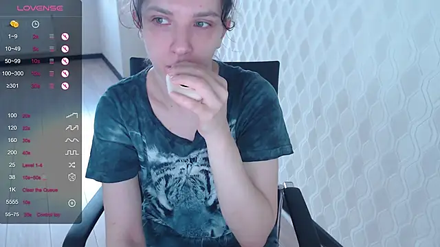 Snapshot of LisaHeart chatting on 11-20-25, 12:38 LisaHeart online show from 11-20-25, 12:38