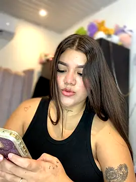 Michellesexxy online show from 10-31-25, 07:37