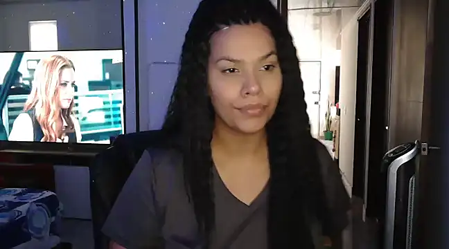 Snapshot of CarolinaRincon chatting on 12-15-24, 09:31 CarolinaRincon online show from 12-15-24, 09:31