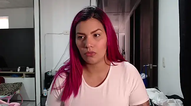 Snapshot of CarolinaRincon chatting on 02-05-25, 07:53 CarolinaRincon online show from 02-05-25, 07:53