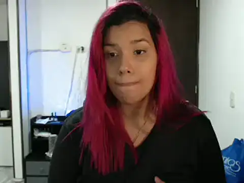 Snapshot of CarolinaRincon chatting on 02-14-25, 09:21 CarolinaRincon online show from 02-14-25, 09:21